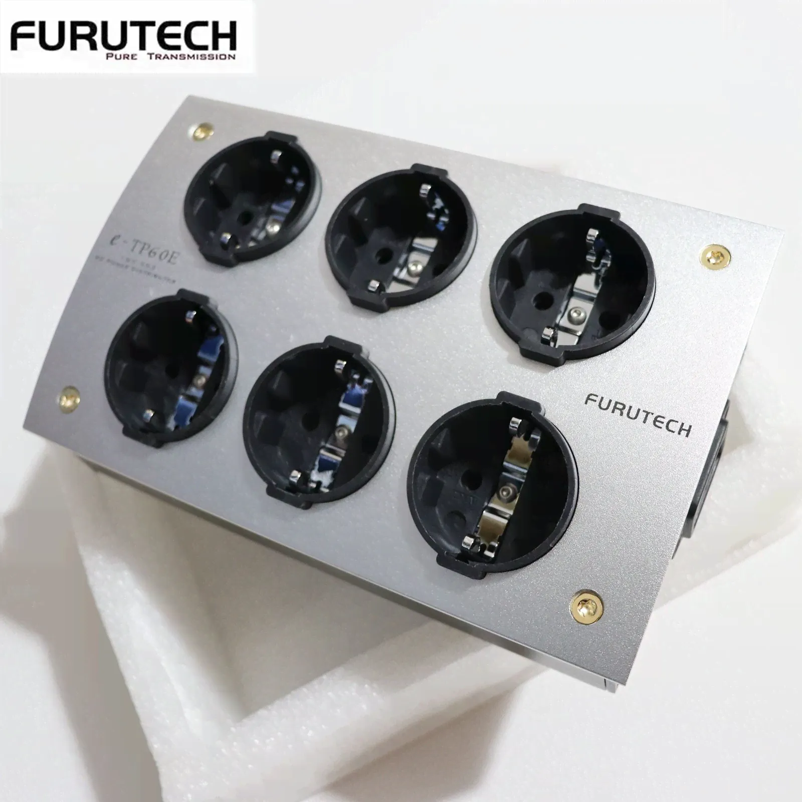 FURUTECH E-TP60 EU schuko Аудио розетка Изолирует помехи и очищает источник питания для снижения фонового шума. Сделано в Японии.