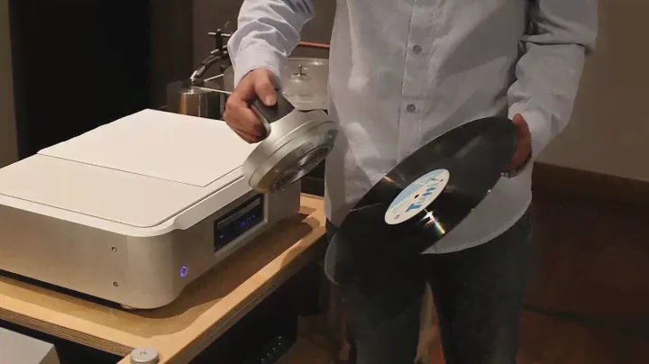 Furutech Destat III 靜電消除器 使用示範 - CD、LP